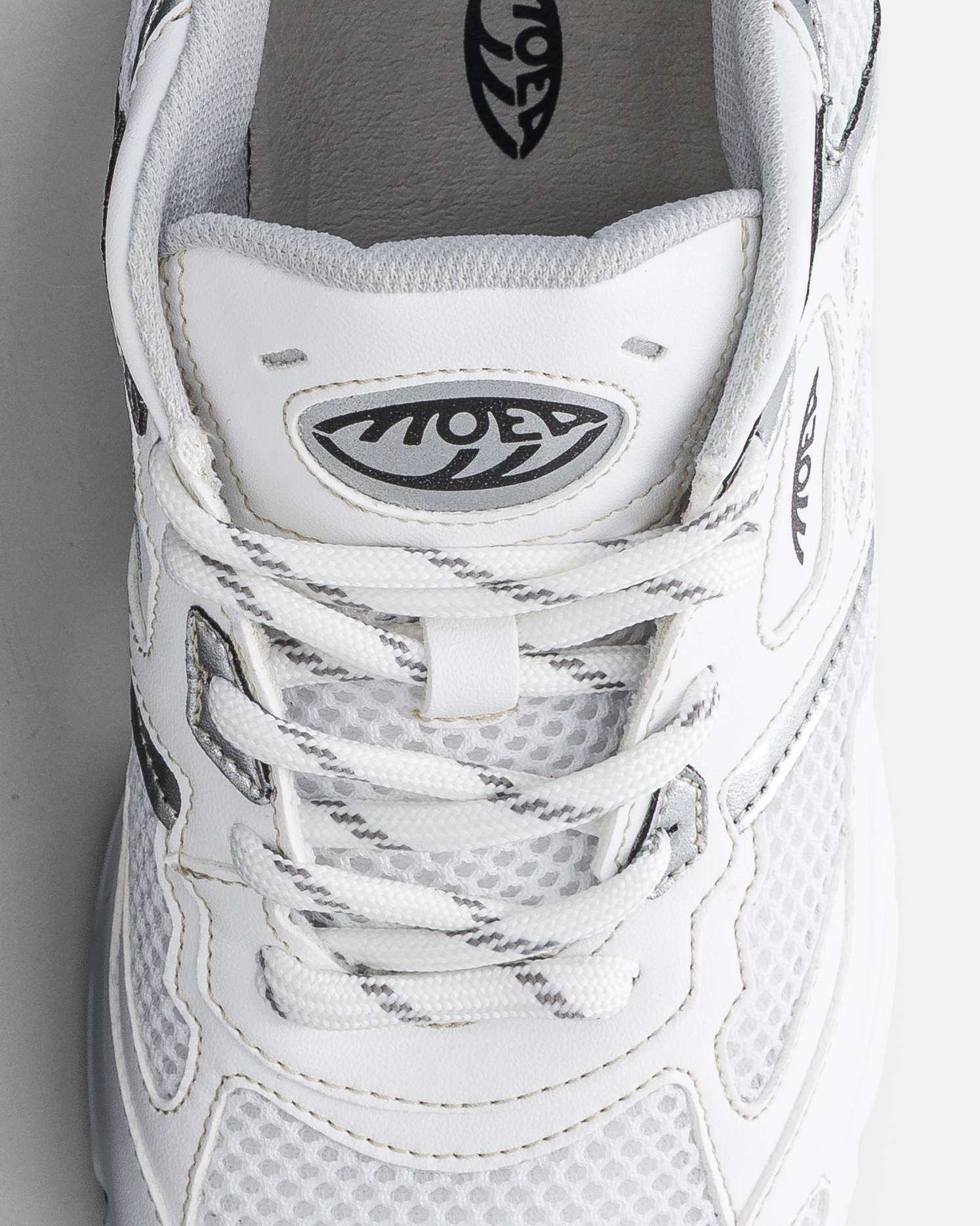 Rush - White & Silver - Apple